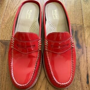 Women’s Weejuns Loafters Poppy Color - size 6.5